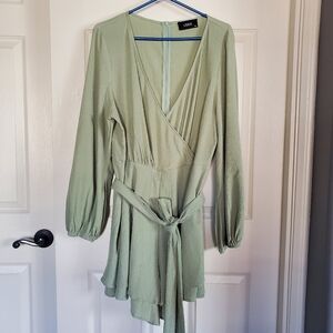 Cedar V-neck Belted Romper Shorts Green Long Sleeves Size 1XL